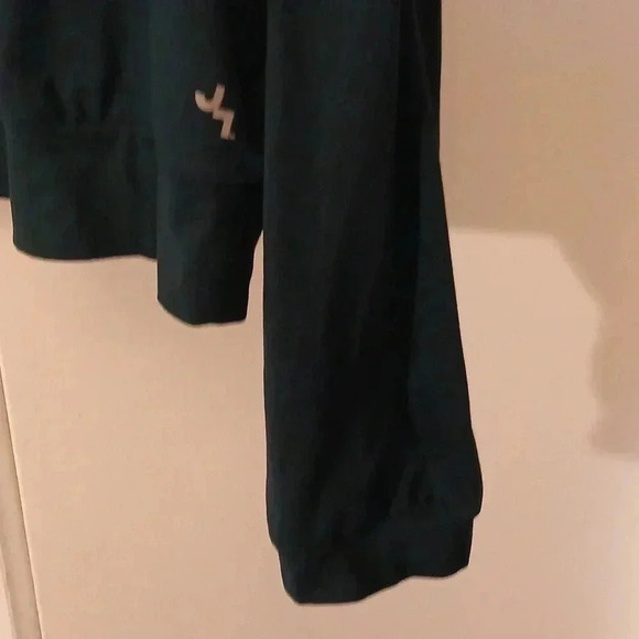 Dark green long sleeve Active  Wear - Picture 4 of 12
